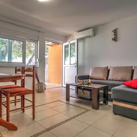 Ena 4 * Betina (Sibenik-Knin)