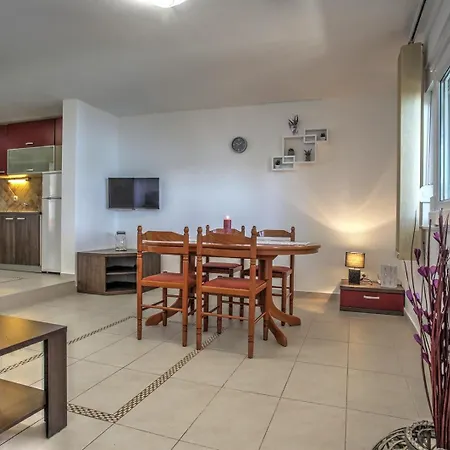 Ena 4 Apartment