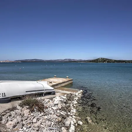 Ena 4 Betina (Sibenik-Knin)