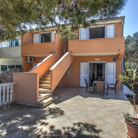 Ena 4 Apartment Betina (Sibenik-Knin)