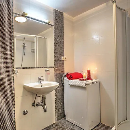 Apartment Ena 4 *